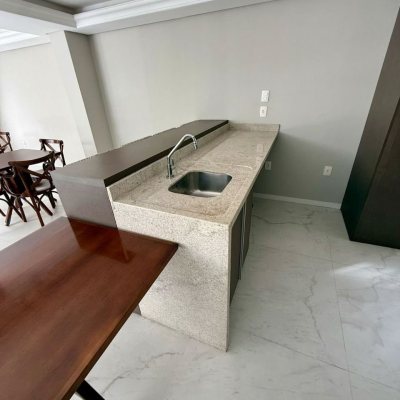 Apartamentos com 144m², 3 quartos (sendo 2 suítes), 1 garagem, no bairro Centro em Florianópolis