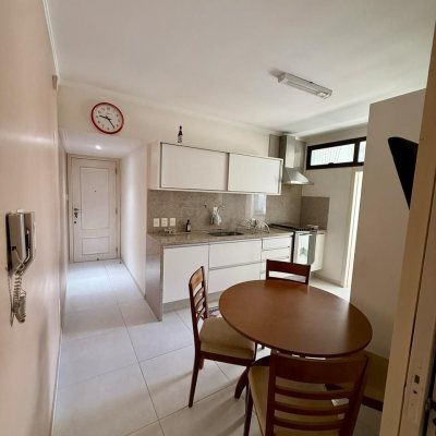 Apartamentos com 144m², 3 quartos (sendo 2 suítes), 1 garagem, no bairro Centro em Florianópolis