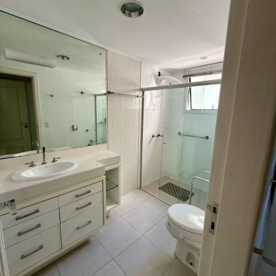 Apartamentos com 144m², 3 quartos (sendo 2 suítes), 1 garagem, no bairro Centro em Florianópolis
