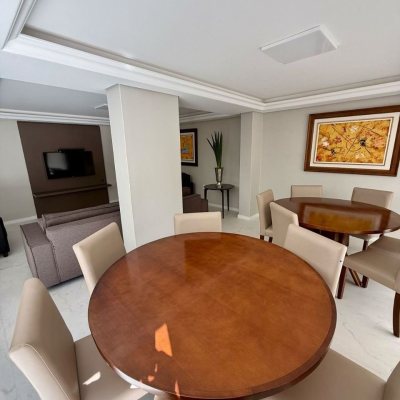 Apartamentos com 144m², 3 quartos (sendo 2 suítes), 1 garagem, no bairro Centro em Florianópolis