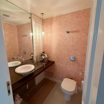 Apartamentos com 144m², 3 quartos (sendo 2 suítes), 1 garagem, no bairro Centro em Florianópolis