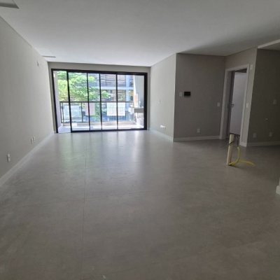 Apartamentos com 130m², 3 quartos (sendo 1 suíte), 2 garagens, no bairro Jurerê em Florianópolis