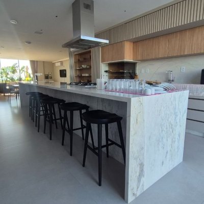 Apartamentos com 130m², 3 quartos (sendo 1 suíte), 2 garagens, no bairro Jurerê em Florianópolis
