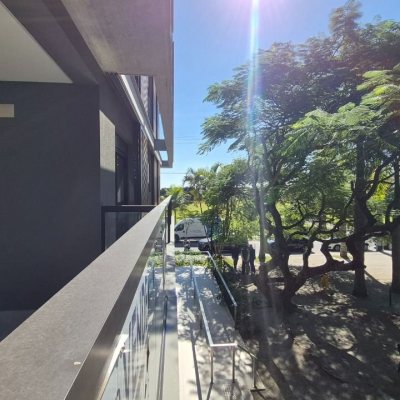 Apartamentos com 130m², 3 quartos (sendo 1 suíte), 2 garagens, no bairro Jurerê em Florianópolis