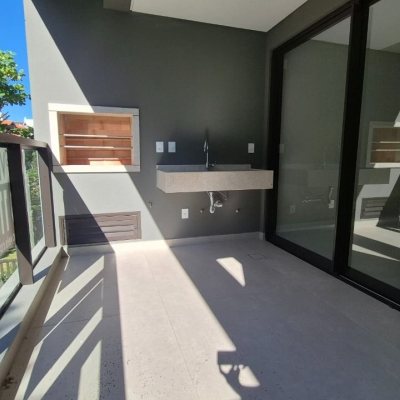 Apartamentos com 130m², 3 quartos (sendo 1 suíte), 2 garagens, no bairro Jurerê em Florianópolis