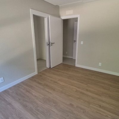 Apartamentos com 130m², 3 quartos (sendo 1 suíte), 2 garagens, no bairro Jurerê em Florianópolis