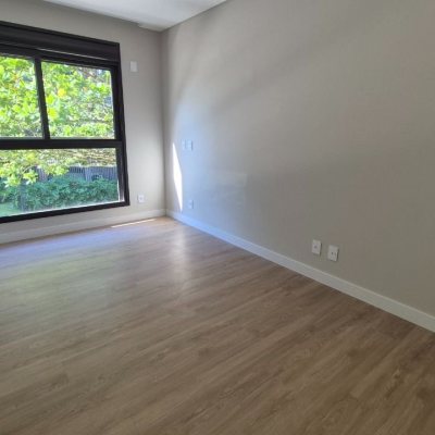 Apartamentos com 130m², 3 quartos (sendo 1 suíte), 2 garagens, no bairro Jurerê em Florianópolis