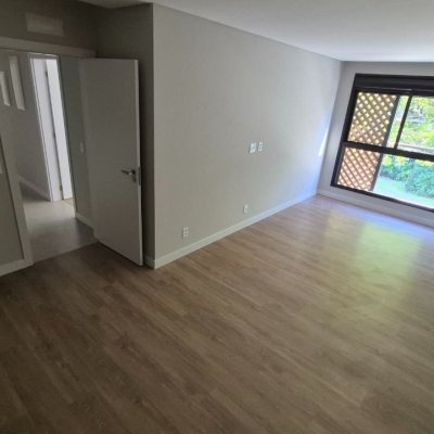 Apartamentos com 130m², 3 quartos (sendo 1 suíte), 2 garagens, no bairro Jurerê em Florianópolis