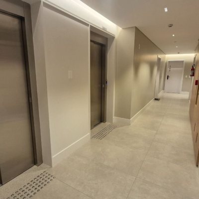 Apartamentos com 130m², 3 quartos (sendo 1 suíte), 2 garagens, no bairro Jurerê em Florianópolis