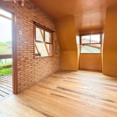 Casa Residencial com 160m², 3 quartos, 2 garagens, no bairro Ingleses do Rio Vermelho em Florianópolis