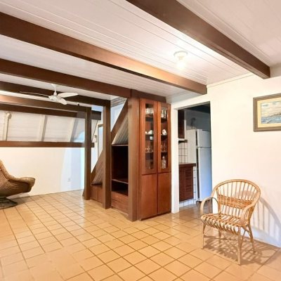 Casa Residencial com 160m², 3 quartos, 2 garagens, no bairro Ingleses do Rio Vermelho em Florianópolis
