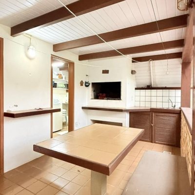 Casa Residencial com 160m², 3 quartos, 2 garagens, no bairro Ingleses do Rio Vermelho em Florianópolis