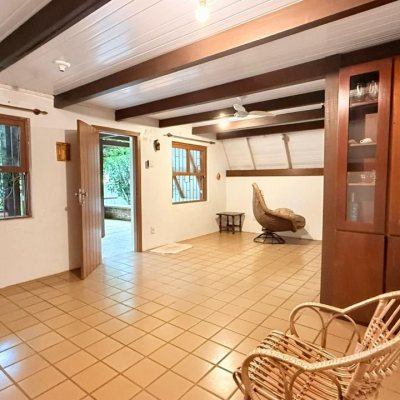 Casa Residencial com 160m², 3 quartos, 2 garagens, no bairro Ingleses do Rio Vermelho em Florianópolis