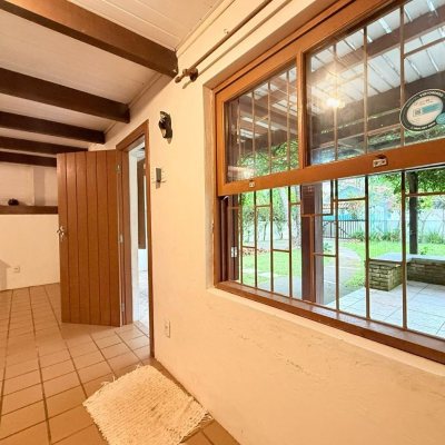 Casa Residencial com 160m², 3 quartos, 2 garagens, no bairro Ingleses do Rio Vermelho em Florianópolis