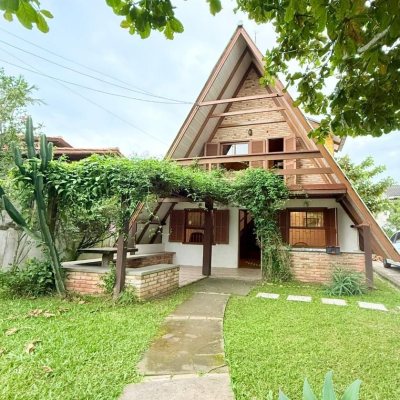 Casa Residencial com 160m², 3 quartos, 2 garagens, no bairro Ingleses do Rio Vermelho em Florianópolis