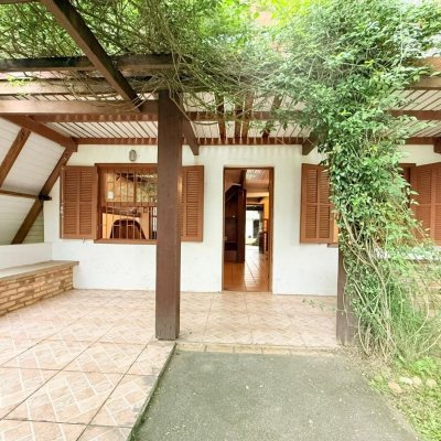Casa Residencial com 160m², 3 quartos, 2 garagens, no bairro Ingleses do Rio Vermelho em Florianópolis