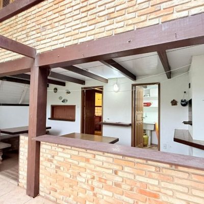 Casa Residencial com 160m², 3 quartos, 2 garagens, no bairro Ingleses do Rio Vermelho em Florianópolis