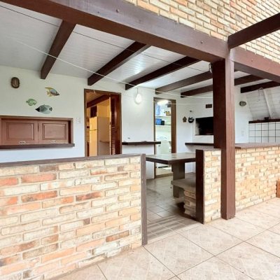 Casa Residencial com 160m², 3 quartos, 2 garagens, no bairro Ingleses do Rio Vermelho em Florianópolis