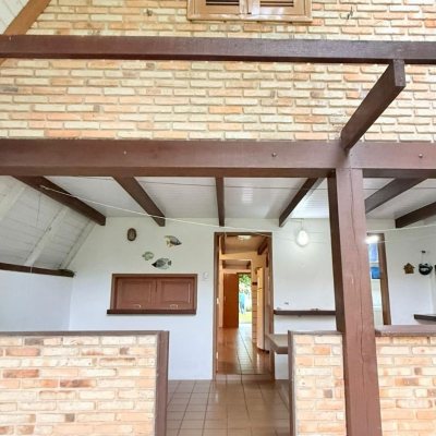 Casa Residencial com 160m², 3 quartos, 2 garagens, no bairro Ingleses do Rio Vermelho em Florianópolis