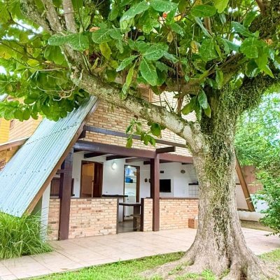 Casa Residencial com 160m², 3 quartos, 2 garagens, no bairro Ingleses do Rio Vermelho em Florianópolis