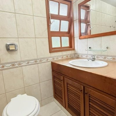 Casa Residencial com 160m², 3 quartos, 2 garagens, no bairro Ingleses do Rio Vermelho em Florianópolis