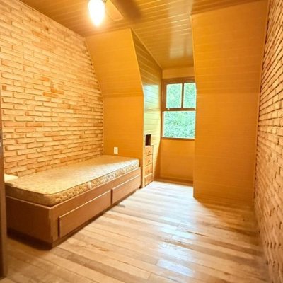 Casa Residencial com 160m², 3 quartos, 2 garagens, no bairro Ingleses do Rio Vermelho em Florianópolis