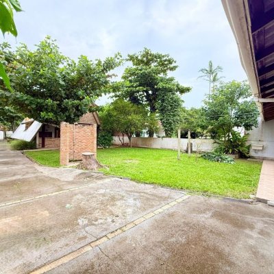 Casa Residencial com 160m², 3 quartos, 2 garagens, no bairro Ingleses do Rio Vermelho em Florianópolis