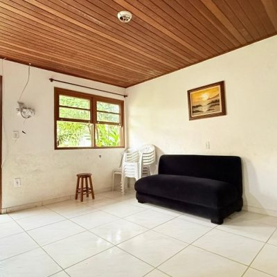 Casa Residencial com 160m², 3 quartos, 2 garagens, no bairro Ingleses do Rio Vermelho em Florianópolis