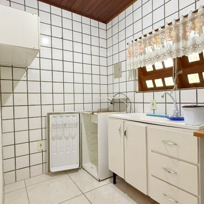 Casa Residencial com 160m², 3 quartos, 2 garagens, no bairro Ingleses do Rio Vermelho em Florianópolis