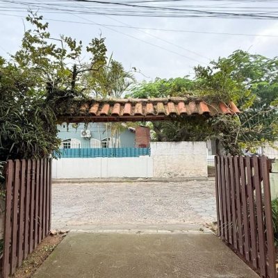 Casa Residencial com 160m², 3 quartos, 2 garagens, no bairro Ingleses do Rio Vermelho em Florianópolis