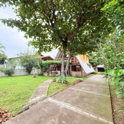 Casa Residencial com 160m², 3 quartos, 2 garagens, no bairro Ingleses do Rio Vermelho em Florianópolis