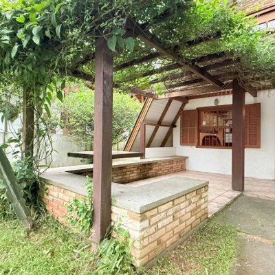 Casa Residencial com 160m², 3 quartos, 2 garagens, no bairro Ingleses do Rio Vermelho em Florianópolis