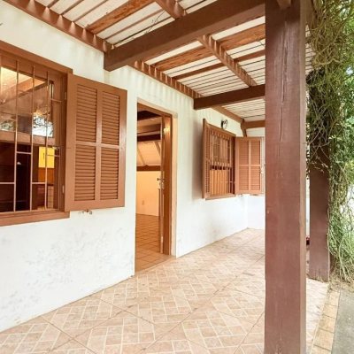 Casa Residencial com 160m², 3 quartos, 2 garagens, no bairro Ingleses do Rio Vermelho em Florianópolis