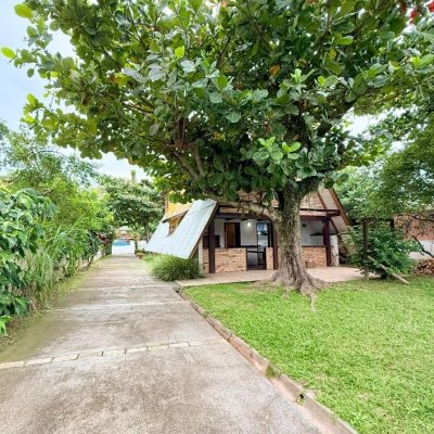 Casa Residencial com 160m², 3 quartos, 2 garagens, no bairro Ingleses do Rio Vermelho em Florianópolis