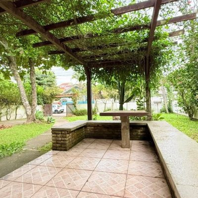 Casa Residencial com 160m², 3 quartos, 2 garagens, no bairro Ingleses do Rio Vermelho em Florianópolis