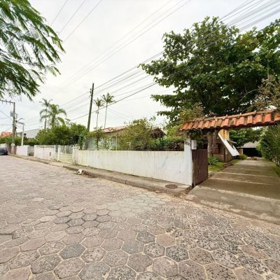 Casa Residencial com 160m², 3 quartos, 2 garagens, no bairro Ingleses do Rio Vermelho em Florianópolis