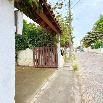 Casa Residencial com 160m², 3 quartos, 2 garagens, no bairro Ingleses do Rio Vermelho em Florianópolis