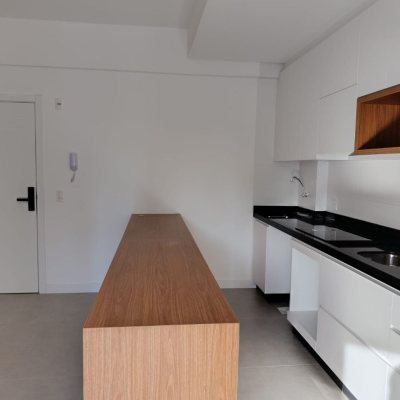 Studio Residencial com 32m², 1 quarto, 1 garagem, no bairro Centro em Florianópolis