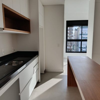 Studio Residencial com 32m², 1 quarto, 1 garagem, no bairro Centro em Florianópolis