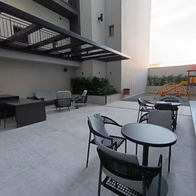 Studio Residencial com 32m², 1 quarto, 1 garagem, no bairro Centro em Florianópolis