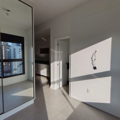 Studio Residencial com 32m², 1 quarto, 1 garagem, no bairro Centro em Florianópolis