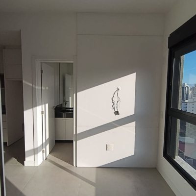Studio Residencial com 32m², 1 quarto, 1 garagem, no bairro Centro em Florianópolis