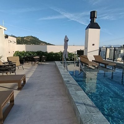 Studio Residencial com 32m², 1 quarto, 1 garagem, no bairro Centro em Florianópolis
