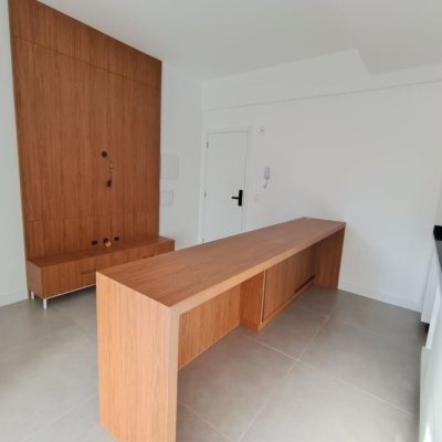 Studio Residencial com 32m², 1 quarto, 1 garagem, no bairro Centro em Florianópolis