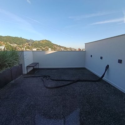 Studio Residencial com 32m², 1 quarto, 1 garagem, no bairro Centro em Florianópolis