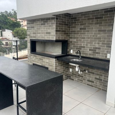 Apartamentos com 43m², 1 quarto (sendo 1 suíte), 1 garagem, no bairro Trindade em Floranópolis