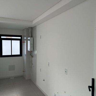 Apartamentos com 43m², 1 quarto (sendo 1 suíte), 1 garagem, no bairro Trindade em Floranópolis