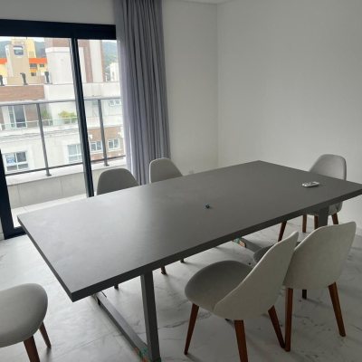 Apartamentos com 43m², 1 quarto (sendo 1 suíte), 1 garagem, no bairro Trindade em Floranópolis
