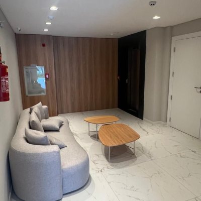 Apartamentos com 43m², 1 quarto (sendo 1 suíte), 1 garagem, no bairro Trindade em Floranópolis
