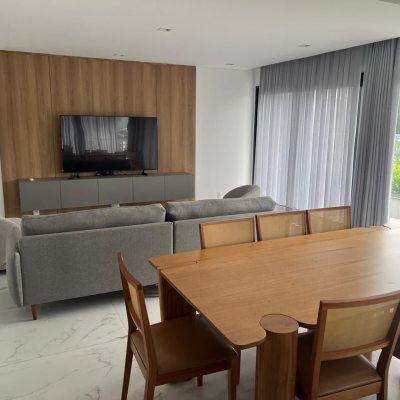 Apartamentos com 43m², 1 quarto (sendo 1 suíte), 1 garagem, no bairro Trindade em Floranópolis